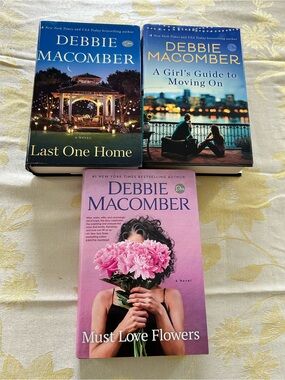 Debbie Macomber Large Print Book Bundle